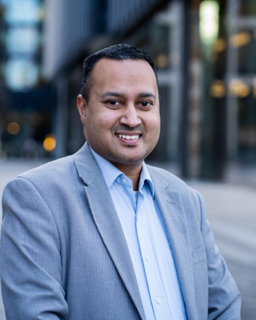 TalktoRon Founder & Commercial Adviser portrait of Ron Mookerjee Founder & Commercial Adviser professional headshot